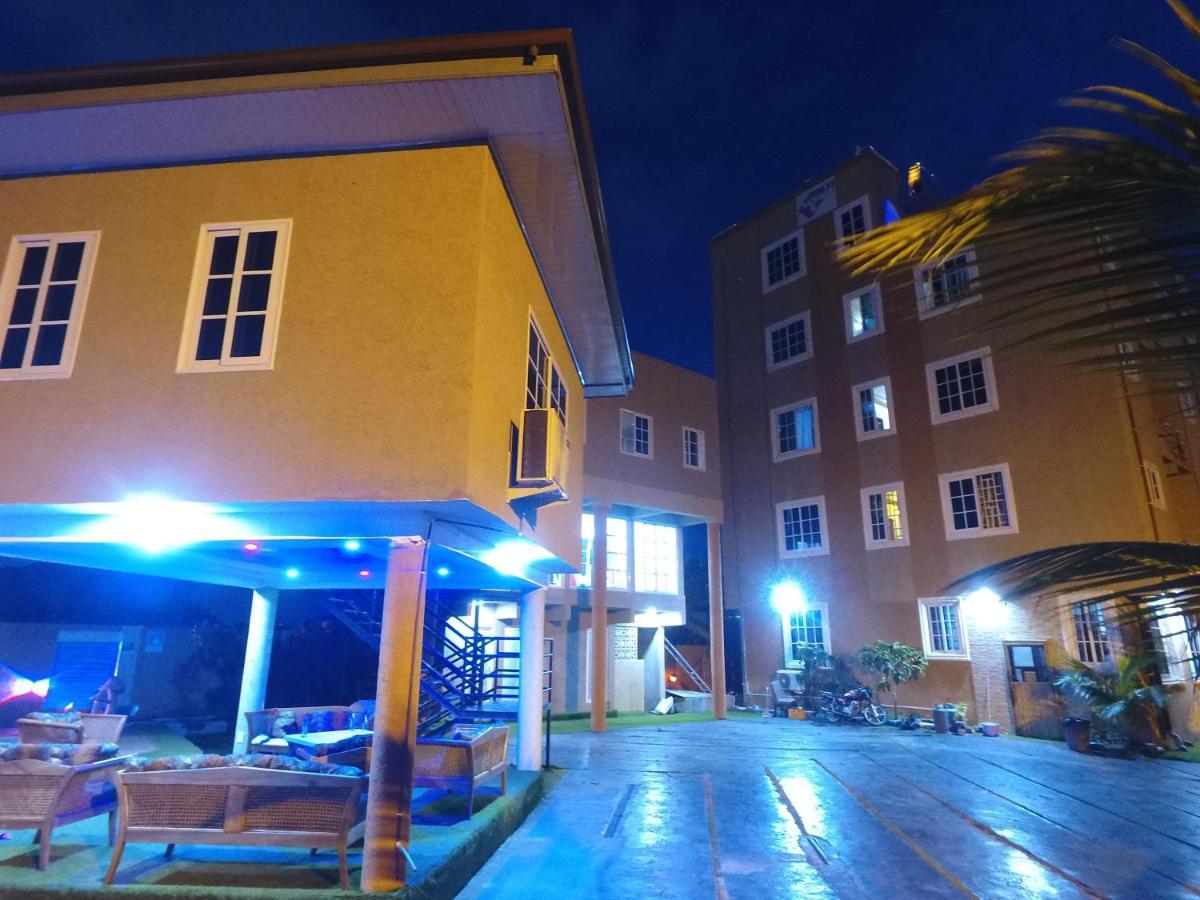 Plus 33 Hotel Nungua Exterior photo