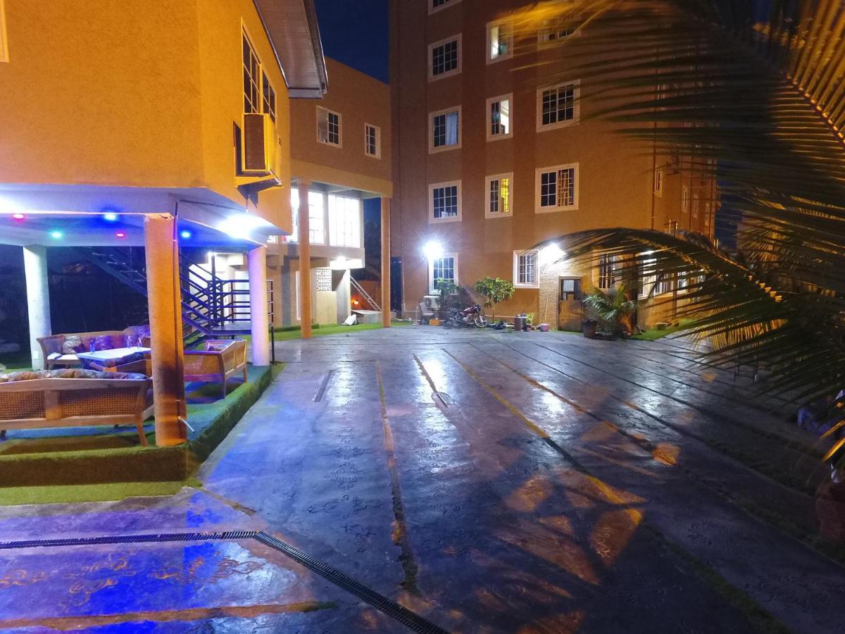 Plus 33 Hotel Nungua Exterior photo